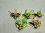 Lote de 5 imãs de geladeira na foram de máscaras decoradas com chapéu. Medindo 9cm x 5cm.