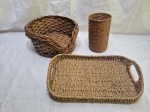 Lote de bandeja, cesta e porta trecos, peças em ratam trançado. Medindo a cesta 25cm x 12cm de altura.