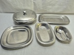 Baixela com 6 peças em aço inox Wolff. Composto de 1 travessa quadrada, 3 travessas retangulares, 1 molheira com concha e 1 sopeira.