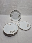 Lote de 4 pratos de sobremesa e 2 pires de consume em porcelana Renner Medaillon flor prata. Medindo 7,5cm de diâmetro.
