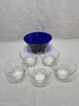Lote de bowl com 5 cumbucas em demicristal. Medindo o bowl 19cm x 9,5cm de altura, cumbucas 11cm x 6cm de altura, com pequenos bicados.