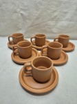 Jogo de 6 xícaras de café em cerâmica crua. Medindo 6cm x 5,5cm de altura.