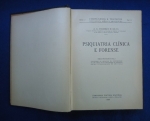 Direito - Psiquiatria Clínica e Forense (Compêndios e tratados biblioteca médica Brasileira; Série 3 - Vol.2) - Autor: A. C. Pacheco e Silva - Português Br - Editora: Companhia Nacional - 1940 - Capa dura, 584 pags, lombada desbotada e com descascascado, corte do livro e paginas amareladas com manchas devido a ação do tempo e a qualidade do papel, algumas paginas com sublinhado e grifos, formato do livro 15x22 cm.O compêndio é um marco histórico por consolidar conhecimentos de psiquiatria clínica aplicados ao Direito (forense), embora análises contemporâneas apontem a presença de ideais eugênicos e organicistas típicos do início do século XX no Brasil.