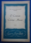 Direito - O Contrato consigo mesmo - Autor: José Paulo Cavalcanti (Advogado) - Português Br - Editora: Freitas Bastos - 1956 - Brochura, 120 pags, capa desbotada, ultima capa com pequeno rasgo, capa,corte do livro e paginas amareladas com manchas, obra sem riscos, formato do livro 15x22 **Esta obra é uma monografia clássica no direito civil brasileiro, abordando um tema complexo sobre a validade de negócios jurídicos onde uma única pessoa atua em ambos os polos da relação (como representante de um terceiro e em nome próprio, ou representando duas partes diferentes)No livro, José Paulo Cavalcanti explora a doutrina e a jurisprudência sobre o autocontrato, analisando a possível incompatibilidade de interesses quando um representante celebra um negócio jurídico consigo mesmo. O autor discute o conceito onde uma pessoa agindo com poderes de representação celebra negócio jurídico onde a outra parte é ela mesma. A obra faz parte da literatura jurídica que influenciou o entendimento moderno sobre a matéria (atualmente tratado no Art. 117 do Código Civil Brasileiro), que considera o negócio anulável, salvo se a lei ou o representado permitirem. .