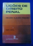 Direito - Lições de direito penal: Parte geral - Autor: Heleno Cláudio Fragoso - Português Br - Editora: José Bushatsky - 1976 - Brochura, 345 pags, capa desbotada, corte do livro e paginas amareladas, algumas paginas com sublinhados e grifos, formato do livro 16x23 cm.**Esta edição de 1976 é considerada uma edição histórica,ma das obras mais influentes da dogmática penal brasileira, consolidando o pensamento de Heleno Cláudio Fragoso.A obra é um manual clássico de ensino que aborda de forma sintética, porém profunda, toda a matéria relativa à Parte Geral do Código Penal. Fragoso é reconhecido por introduzir e difundir no Brasil as teorias modernas da dogmática alemã, com foco na proteção dos direitos humanos e no limite ao poder punitivo do Estado.