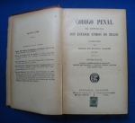 Direito - Codigo penal da republica dos Estados Unidos do Brasil (7ªEdição correcta e consideravelmente augmentada, contendo em Appendice a legislação criminal publicada até á presente data) - Autor: Oscar de Macedo Soares - Português Br - Editora: Livraria Garnier - Ano provavel da publicação 1910 - Capa dura, 860 pags, capa desbotada, corte do livro e paginas amareladas com manchas devido a ação do tempo e a qualidade do papel, lombada gasta,algumas paginas com sublinhados e grifos a caneta, formato do livro 14x22 cm.** Edição `correcta e consideravelmente augmentada`, incluindo um apêndice com a legislação criminal atualizada até a data de publicação.O texto de 1890 foi o primeiro código penal da era republicana, conhecido por abolir a pena de morte em tempos de paz e reduzir a maioridade penal para 9 anos.