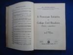 Direito - A prescrição extintiva no código civil Brasileiro (Doutrina e jurisprudência) 2ªEdição Revista e Aumentada - Autor: Ary Azevedo Franco - Português Br - Editora: Freitas Bastos - 1950 - Capa dura, 552 pags, corte do livro e paginas amareladas com manchas devido a ação do tempo e a qualidade do papel, com assinatura do antigo proprietario Dr. Oswaldo Lia Pires,capa desbotada, obra sem riscos, formato do livro 16x23 cm.**A obra analisa o instituto da prescrição sob a ótica do Código Civil de 1916, sendo uma das referências doutrinárias fundamentais da época para o estudo de prazos e extinção de pretensões.