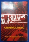 Direito - Criminologia - Autor: Juan Manuel Mayorca e Nelson Pizzotti - Português Br - Editora: Resenha Universitária - 1975 - Brochura, 437 pags, capa desbotada, corte do livro e paginas amareladas, obra sem riscos, formato do livro 14x21 cm.***, é um manual clássico que serviu como base acadêmica para o estudo do crime e do criminoso no Brasil durante a década de 70. livro é estruturado como um manual didático voltado para estudantes de Direito e Sociologia.:Abordagem Sociológica e Humanista:Crítica ao Subdesenvolvimento: A obra discute o aparecimento de instituições penais e a marginalização social em contextos como o de São Paulo, sendo frequentemente citada em estudos sobre meninos de rua e a história das instituições judiciárias.