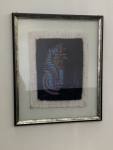 Quadro em papel egípcio (papiro) com assinatura, representando figura faraônica em composição frontal com detalhes em policromia. Moldura com vidro. Medidas totais: 42x32cm. Apresenta sinais compatíveis com o tempo.