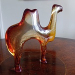 Palatnik, Abraham, escultura cinética representando camelo. (19cm alt x 19cm). Desgastes são decorrentes do tempo e uso.