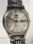 Orient - Relógio Crystal Automatic - Funcionando - 35mm. Atenção! Os Relógios estão no estado de conservação USADO e não NOVO, portanto podem precisar de revisão ou restauro e podem conter vícios ou defeitos ocultos não mencionados na descrição ou fotos, o funcionamento descrito é apenas sobre a função relógio, questione todas suas dúvidas antes de efetuar os lances, eles são IRREVOGÁVEIS e IRRETRATÁVEIS! Leia os Termos e Condições e a caixa de informações do leilão em Home no site GOLD.LEL.BR dando ênfase nas Informações Importantes, ao efetuar o lance o arrematante concorda com Datas, Prazos e Regras da casa de leilões É Old but Gold. MUITA ATENÇÃO AS FOTOS, solicitações de mais fotos ou dúvidas devem ser enviadas pelo Whatsapp 11 9 8877 2582.