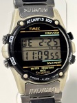 Timex - Relógio Atlantis 100 - Funcionando - 41mm. Atenção! Os Relógios estão no estado de conservação USADO e não NOVO, portanto podem precisar de revisão ou restauro e podem conter vícios ou defeitos ocultos não mencionados na descrição ou fotos, o funcionamento descrito é apenas sobre a função relógio, questione todas suas dúvidas antes de efetuar os lances, eles são IRREVOGÁVEIS e IRRETRATÁVEIS! Leia os Termos e Condições e a caixa de informações do leilão em Home no site GOLD.LEL.BR dando ênfase nas Informações Importantes, ao efetuar o lance o arrematante concorda com Datas, Prazos e Regras da casa de leilões É Old but Gold. MUITA ATENÇÃO AS FOTOS, solicitações de mais fotos ou dúvidas devem ser enviadas pelo Whatsapp 11 9 8877 2582.