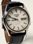 Seiko - Relógio 5 Automatic - Não funciona - 35mm. Atenção! Os Relógios estão no estado de conservação USADO e não NOVO, portanto podem precisar de revisão ou restauro e podem conter vícios ou defeitos ocultos não mencionados na descrição ou fotos, o funcionamento descrito é apenas sobre a função relógio, questione todas suas dúvidas antes de efetuar os lances, eles são IRREVOGÁVEIS e IRRETRATÁVEIS! Leia os Termos e Condições e a caixa de informações do leilão em Home no site GOLD.LEL.BR dando ênfase nas Informações Importantes, ao efetuar o lance o arrematante concorda com Datas, Prazos e Regras da casa de leilões É Old but Gold. MUITA ATENÇÃO AS FOTOS, solicitações de mais fotos ou dúvidas devem ser enviadas pelo Whatsapp 11 9 8877 2582.