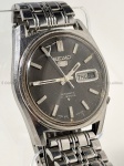 Seiko - Relógio Automatic 5 - 6119 8093 - Funcionando e parando - 37mm. Atenção! Os Relógios estão no estado de conservação USADO e não NOVO, portanto podem precisar de revisão ou restauro e podem conter vícios ou defeitos ocultos não mencionados na descrição ou fotos, o funcionamento descrito é apenas sobre a função relógio, questione todas suas dúvidas antes de efetuar os lances, eles são IRREVOGÁVEIS e IRRETRATÁVEIS! Leia os Termos e Condições e a caixa de informações do leilão em Home no site GOLD.LEL.BR dando ênfase nas Informações Importantes, ao efetuar o lance o arrematante concorda com Datas, Prazos e Regras da casa de leilões É Old but Gold. MUITA ATENÇÃO AS FOTOS, solicitações de mais fotos ou dúvidas devem ser enviadas pelo Whatsapp 11 9 8877 2582.
