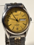 Tissot - Relógio Seastar Automatic - Funciona, ponteiro de segundos solto - 36mm. Atenção! Os Relógios estão no estado de conservação USADO e não NOVO, portanto podem precisar de revisão ou restauro e podem conter vícios ou defeitos ocultos não mencionados na descrição ou fotos, o funcionamento descrito é apenas sobre a função relógio, questione todas suas dúvidas antes de efetuar os lances, eles são IRREVOGÁVEIS e IRRETRATÁVEIS! Leia os Termos e Condições e a caixa de informações do leilão em Home no site GOLD.LEL.BR dando ênfase nas Informações Importantes, ao efetuar o lance o arrematante concorda com Datas, Prazos e Regras da casa de leilões É Old but Gold. MUITA ATENÇÃO AS FOTOS, solicitações de mais fotos ou dúvidas devem ser enviadas pelo Whatsapp 11 9 8877 2582.