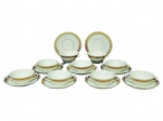 PORCELANA STEATITA, nove (9) xícaras para consumer com seus respectivos pires confeccionados em porcelana nacional na tonalidade branca, faixa na tonalidade vinho com guirlanda em ouro, medindo 4,5x14,5x11,5cm.