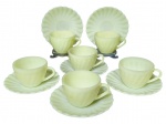 COLOREX (Em 1961, a Vidraria Santa Marina lançou um conjunto de louças), seis (6) xícaras para chá com seus respectivos pires, confeccionadas em vidro na tonalidade creme, moldada em gomos torcidos, medindo 6,5x11x9cm.