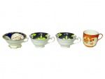 PORCELANAS, lote com quatro (4) xícaras de coleção para chá sem pires de modelos, tamanhos e decorações distintas, sendo 3 em porcelana e 1 em faiança oriental (marcas do tempo), maior medindo 5x11,5x10,5cm e menor 6,5x8,5x6,5cm.