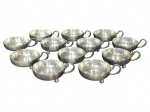 METAL PRATEADO, doze (12) taças para sobremesa confeccionados em metal espessurado a prata, corpo liso, alça em folhagens e pés em bola, medindo 4,5x11x8cm.