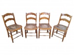 MOBILIARIO, quatro (4) cadeiras, confeccionadas em madeira clara com encosto vazado em recortes, assentos em palinha, apoiado sobre pés torneados com amarração lateral, vendidas no estado, vide foto, apresentando desgastes na palinha de 2 cadeiras, 1 com amarração lateral quebrada e algumas com pequenas falhas na madeira, medindo 82x44x41cm.