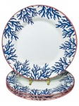 FAIANÇA, quatro (4) pratos rasos da manufatura ALEANZA, decorado por corais marinhos na tonalidade azul e borda na cor rosa, 1 bicado, medindo 29,5cm.