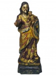 ARTE SACRA, um (1) imaginário representando São José e Menino Jesus, confeccionados em madeira entalhada a mão, olhos em vidro, patina envelhecida em policromia com realces em ouro, desgastes do tempo, medindo 26,5cm de altura.