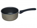 EQUIPAMENTO DE COZINHA, uma (1) panela caçarola da marca ROYALÜKB, confeccionada em materiais diversos, antiaderente, cabo em plástico, sem uso, capacidade para 1,45l, medindo 8x34,5x17,5cm.