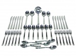 FAQUEIRO, parte de faqueiro com quarenta e uma (41) peças confeccionadas em aço inox da manufatura Royal VKB (marca europeia reconhecida por design funcional em utensílios domésticos), sendo: A) 12 facas para jantar serrilhadas, B) 12 garfos para jantar, C) 12 colheres de sopa, D) 5 peças para servir: 2 talheres de servir, 1 concha, 1 garfo 1 colher para saladas. Peças sem uso, estavam acondicionadas nas caixas originais, desembalamos para tirar a foto.
