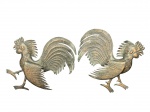 ESCULTURAS, duas (2) esculturas de parede confeccionadas em cobre representando galos de rinha, medindo 30x26cm.