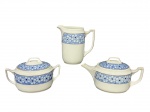 PORCELANA EPIAG (Foi uma tradicional marca de porcelana da antiga Tchecoslováquia, ligada ao polo cerâmico da Boêmia, região europeia famosa pela produção de porcelanas finas), três (3) peças, sendo: A) 1 bule para chá, medindo 11x22x10cm, B) 1 açucareiro, medindo 11x19x11cm e C) 1 leiteira, medindo 15,5x15x8cm, confeccionadas em porcelana tcheca na tonalidade branca com pintura floral em monocromia na tonalidade azul e borda filetada a ouro.