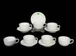 PORCELANA SCHMIDT, sete (7) xícaras para café, 5 com seus respectivos pires confeccionados em porcelana nacional na tonalidade branca, 1 pires bicado e 2 sem pires, medindo 4,5x9x7cm.
