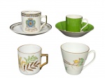 PORCELANAS, lote com quatro (4) xícaras de coleção para café com seus respectivos pires de modelos, tamanhos, decorações e manufaturas distintas, maior medindo 5,5x7x6cm e menor 4x5,5x4cm.