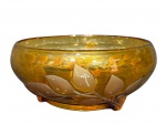 DEMI CRISTAL, uma (1) fruteira confeccionada em demi cristal na tonalidade âmbar com lapidação de folhagens em relevo na tonalidade fumê, medindo 10x21cm.