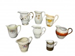 PORCELANAS e FAIANÇA, lote com oito (8) leiteiras de modelos, tamanhos, decorações e manufaturas distintas, sendo 1 RENNER, 1 BAVARIA, 1 KAHLA, 1 ADDERLEY, 2 MAUÁ e 1 MONTE ALEGRE, maior medindo 12x14x7cm e menor 7x7,5x4cm.