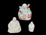 ESCULTURAS ORIENTAIS, três (3) esculturas confeccionadas em porcelana branca de modelos, tamanhos e decorações distintas, sendo 1 da fertilidade em policromia com realces em ouro, 1 da fortuna e 1 da prosperidade, maior medindo 14x12cm e menor 8cm.