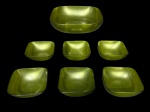 DIVERSOS, sete (7) peças para sobremesa confeccionadas em plástico rígido na tonalidade verde, sendo: A) 1 saladeira, medindo 5,5x22,5x22,5cm e B) 6 bowls, medindo 3,5x10,5x10,5cm.
