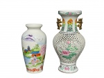 PORCELANAS, lote com dois (2) vasos confeccionados em porcelana na tonalidade bnanca, sendo: A) 1 decorado por paisagem oriental com pagodes, arvoredos e figuras em policromia, medindo 16cm de altura e B) 1 1 com decoração vazada com pintura de flores e folhagens em policromia, alças laterais e filetes em ouro, medindo 20cm de altura.