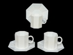 OPALINA ARCOPAL, três (3) xícaras para chá oitavadas com seus respectivos pires confeccionadas em opalina francesa na tonalidade branca, medindo 7,5x9,5x7cm.