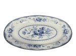 ÁGATA, uma (1) grande travessa oval confeccionada em ágata da manufatura MÃE ÁGATA, decorado por elementos florais e frisos na tonalidade azul, medindo 45x30cm.
