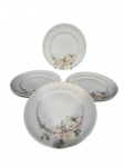 PORCELANA SCHMIDT, seis (6) pratos rasos confeccionados em porcelana na tonalidade branca com pintura de flores e folhagens em policromia, medindo 26cm.