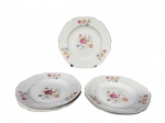 PORCELANA MAUÁ, seis (6) pratos fundos confeccionadas em porcelana nacional na tonalidade branca com pintura de elementos florais em policromia com filetes em ouro, medindo 23cm.