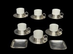 METAL PRATEADO e PORCELANA, seis (6) xícaras para cafézinho com seus respectivos pires confeccionadas em metal espessurado a prata com recipiente em porcelana na tonalidade branca, acompanha 2 manteigueiras individuais, medindo 4,5x6x4cm e manteigueiras 6,5x6,5cm.