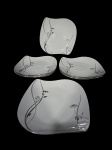 Maghsoud Porcelain Industries (Fundada em 1994 no Irã, uma das maiores fabricantes de porcelana do Oriente Médio), seis (6) pratos para sobremesa de design alemão confeccionados em porcelana na tonalidade branca com pintura de flores e folhagens em difentens tons de cinza, borda em recortes com filete em prata, medindo 21x19cm.