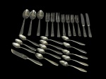 METAL INOX  / METAL ESPESSURADO À PRATA - Lote com (27) talheres de manufaturas , modelos , tamanhos e decorações distintas .