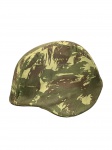 MILITARIA, um (1) capacete de proteção balística em composto de alta resistência (Kevlar/Fibra), modelo PASGT / M90. Este exemplar é um clássico da transição tecnológica das tropas brasileiras, capa removível em tecido brim original, apresentando a icônica camuflagem "Lagarto" (Lizard Pattern) do Exército Brasileiro, medindo 19x28,5x24,5cm.