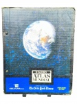 LIVRO, um (1) atlas geográfico O Globo Atlas Mundial, publicação atualizada em 1998, também publicada pelo The New York Times, em capa dura ilustrada. exemplar de interesse para geografia, consulta e coleção. no estado, com sinais de manuseio, desgastes nas bordas e lombada, riscos, vincos e marcas do tempo, conforme imagens.