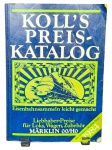 LIVRO, um (1) catálogo Kolls Preis-Katalog, edição de 1984, voltado ao colecionismo ferroviário, com referências de preços para locomotivas, vagões e acessórios Märklin 00/HO, em idioma alemão, capa brochura ilustrada. exemplar de interesse para modelismo ferroviário, consulta e coleção. no estado, com sinais de manuseio, desgastes nas extremidades, vincos e marcas do tempo, conforme imagens.