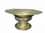 METAL PRATEADO, uma (1) fruteira confeccionada em metal espessurado a prata com borda e base cinzelada em gomos torcidos e elementos vegetalistas, banho novo, apresenta leves mossas, medindo 20x36,5cm.