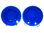 FAIANÇA / BOCH FRÈRES LA LOUVIÈRE (BÉLGICA) - Lote composto por dois (2) pratos infantis em faiança fina da tradicional manufatura Boch Frères  La Louvière , na tonalidade azul , sendo 1 prato raso e 1 prato fundo , medida : 19 cm , um possui pequena falha na esmaltagem .