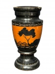 DIVERSOS, um (1) vaso confeccionado em madeira torneada com pintura na tonalidade preta, decorado por paisagem do Paraná e entalhes em baixo relevo, possui fissura na base, medindo 17x7,5cm.